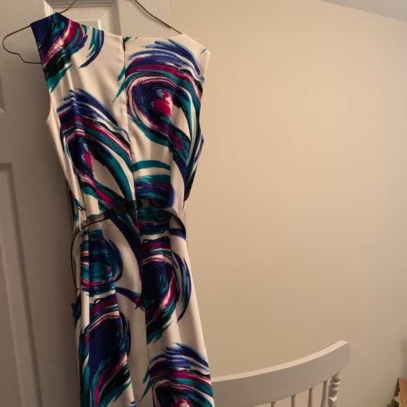 Dresses - Picture 5 of 8